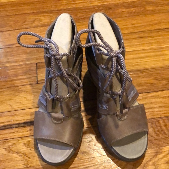 Sorel Shoes - Brand New.  Sorel Joanie II Lace Ash Brown